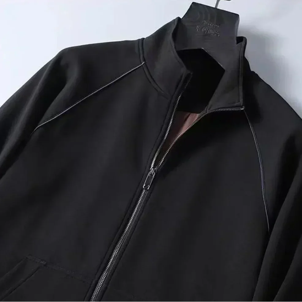 Elegantní a Přizpůsobený Tréninkový Oblek