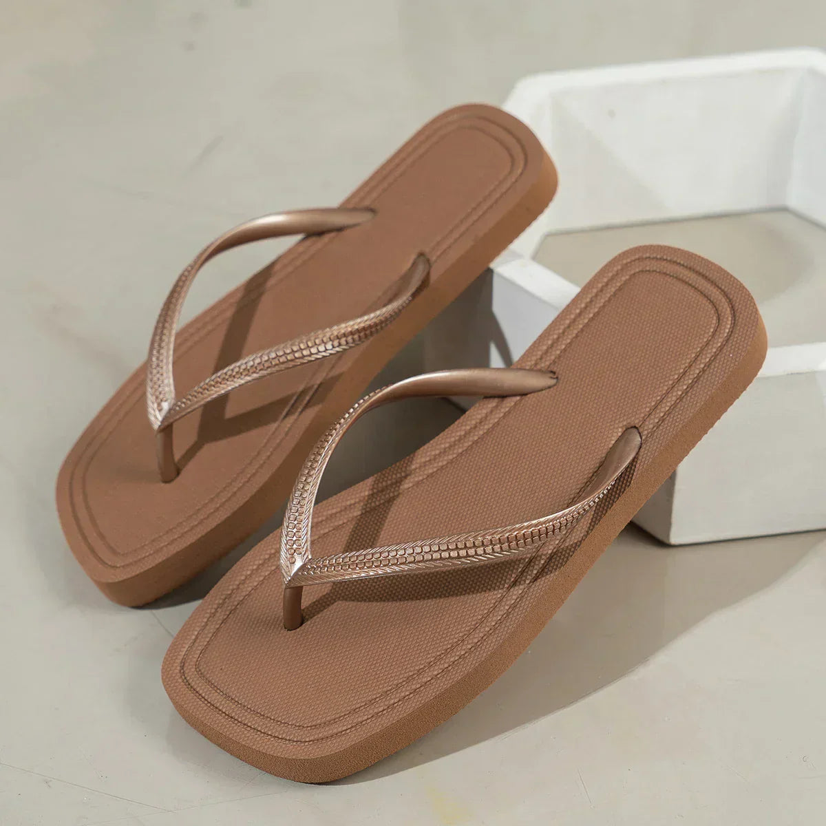 Myomi | Elegantní a pohodlné ploché sandály