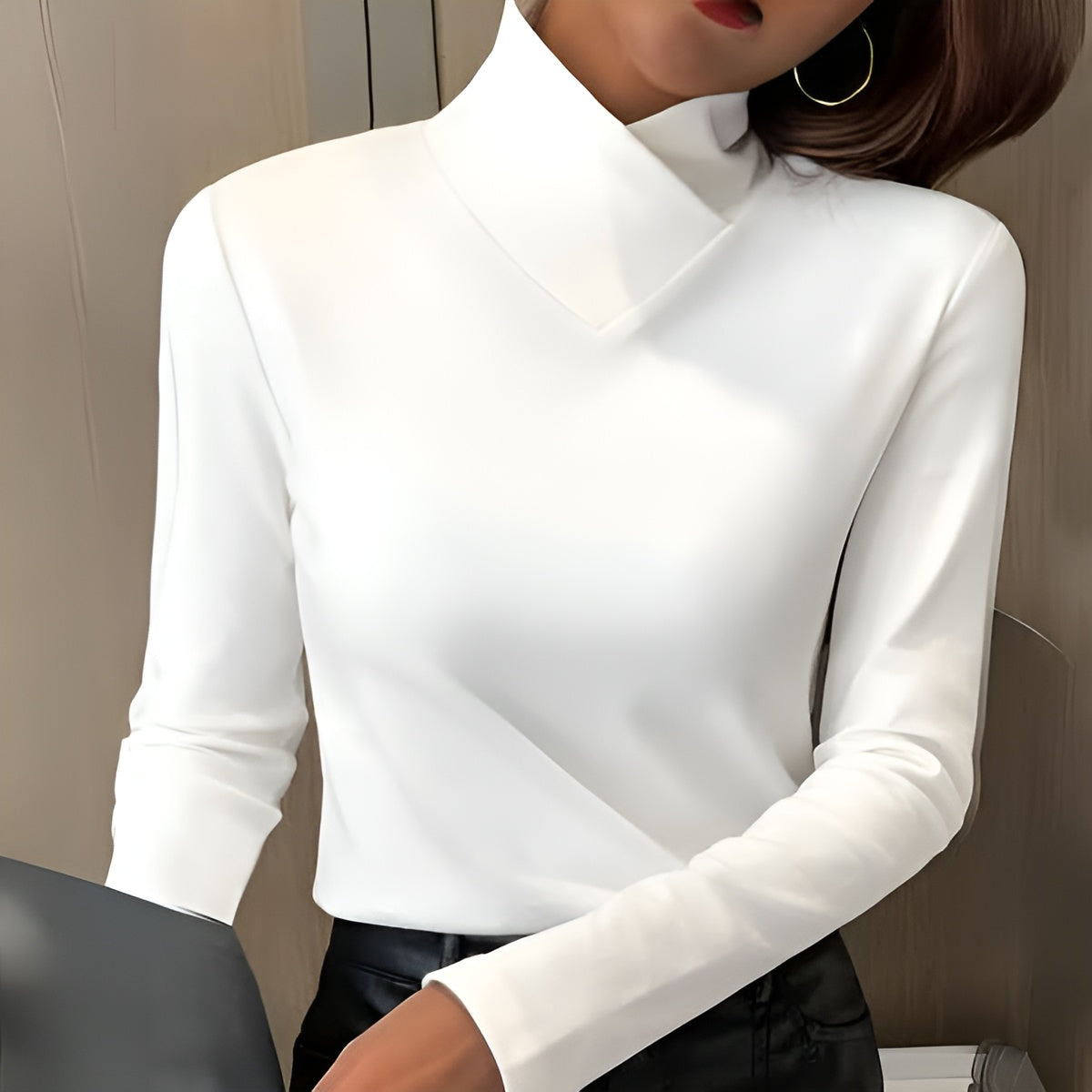Breana | Elegantní top s překládaným límcem